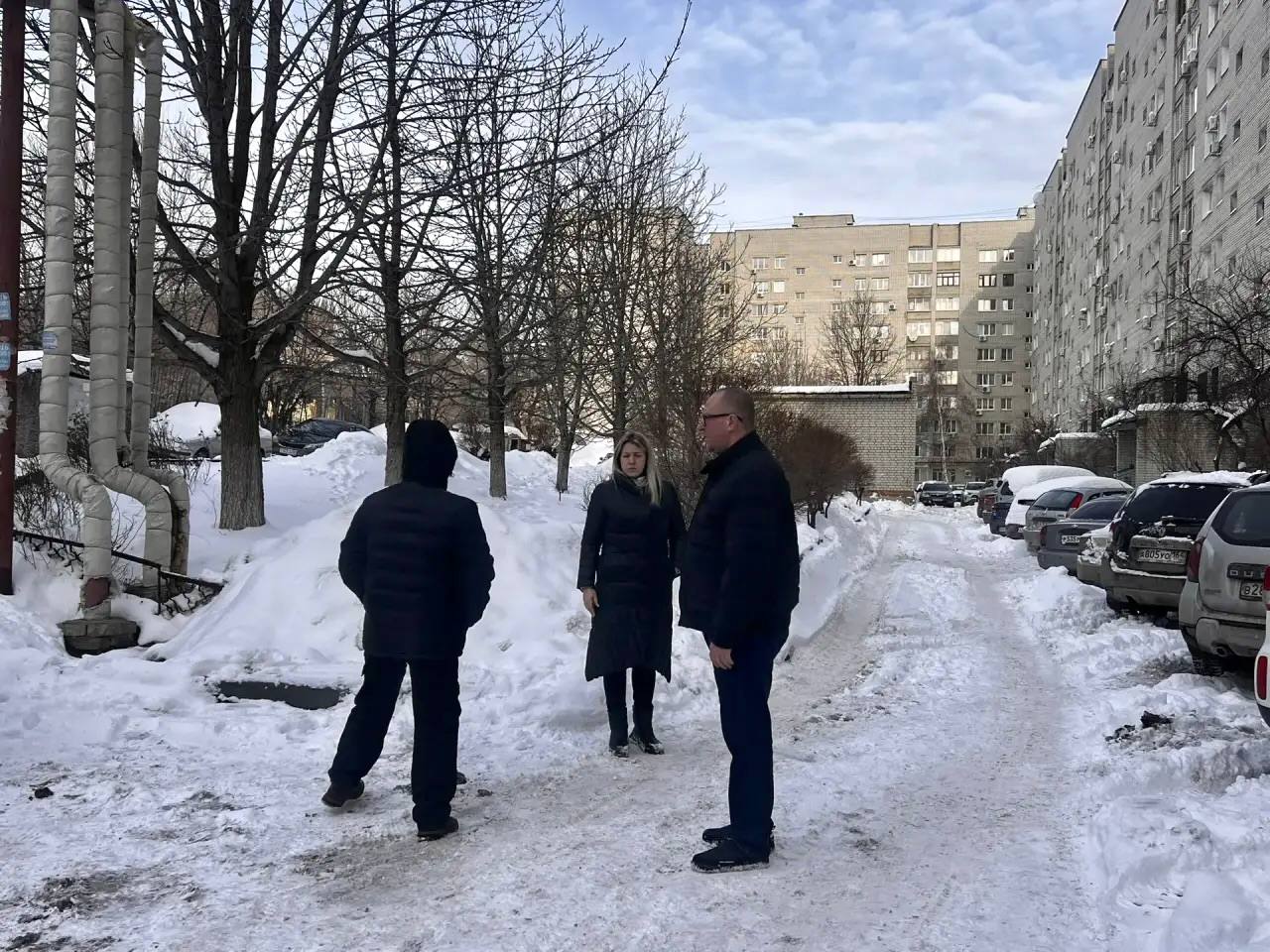 По поручению главы города Михаила Исаева продолжаю проводить осмотр дворовых территорий на предмет очистки от снега