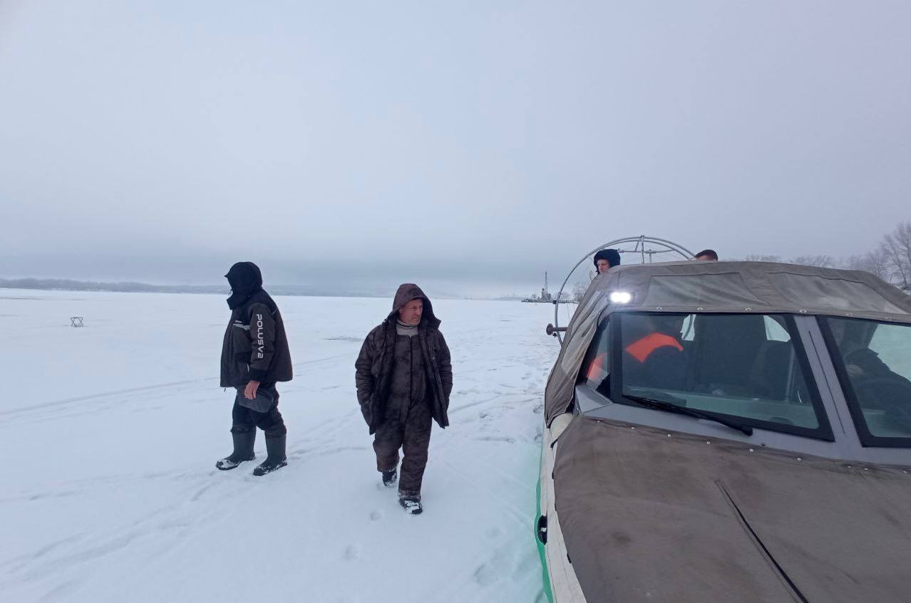 В Балаково прошел рейд по безопасности на льду В Балаково прошел рейд по безопасности на льду