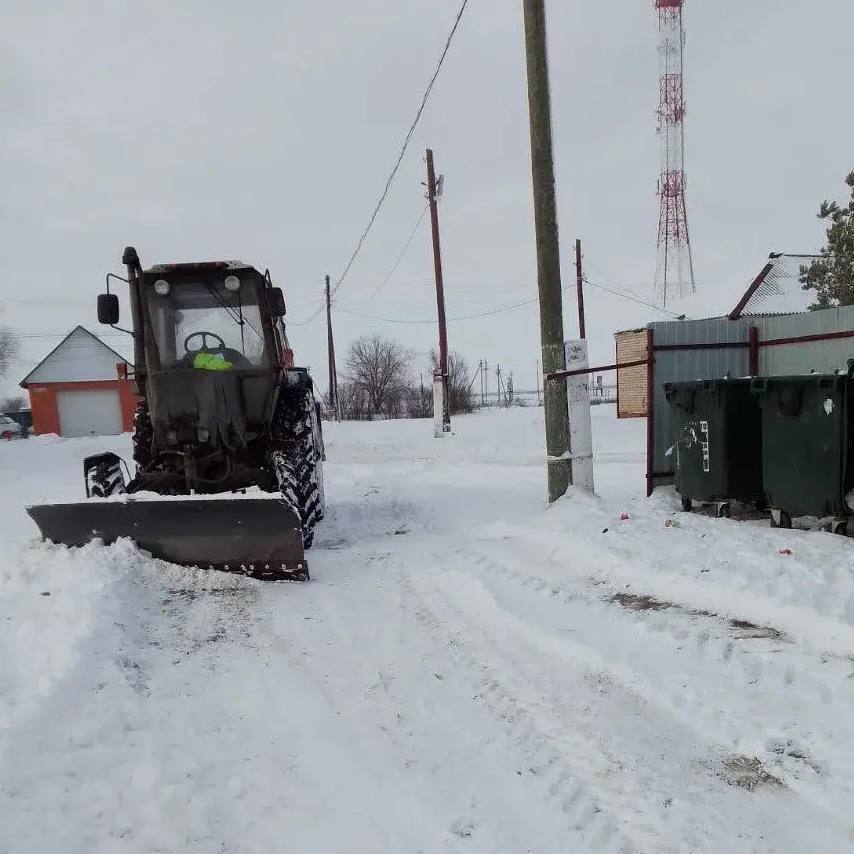 Продолжаются мероприятия по уборке города от снега и наледи Продолжаются мероприятия по уборке города от снега и наледи