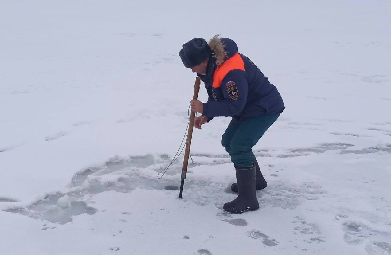 В Балаково прошел рейд по безопасности на льду В Балаково прошел рейд по безопасности на льду