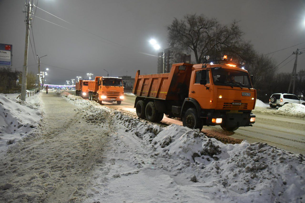 Техника «Комбината благоустройства» приступила к комплексной уборке от снега улицы Комарова Техника «Комбината благоустройства» приступила к комплексной уборке от снега улицы Комарова