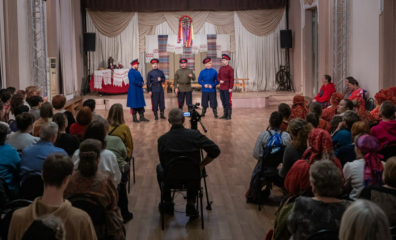 85-летняя певица исполнила частушки в честь юбилея Саратовского областного Дома работников искусств 85-летняя певица исполнила частушки в честь юбилея Саратовского областного Дома работников искусств