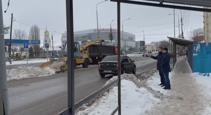 К очистке территорий города от снега и мусора профильные службы подходят комплексно