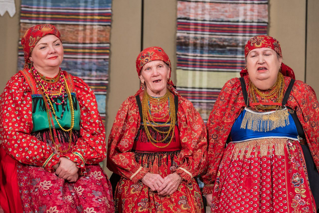 85-летняя певица исполнила частушки в честь юбилея Саратовского областного Дома работников искусств