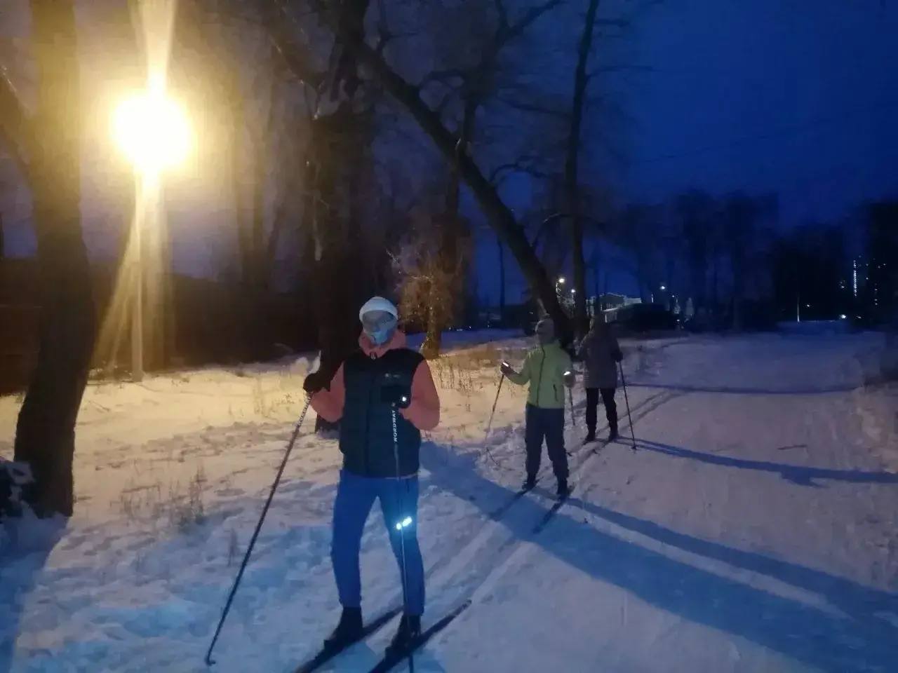 В Энгельсе открыли лыжную трассу В Энгельсе открыли лыжную трассу