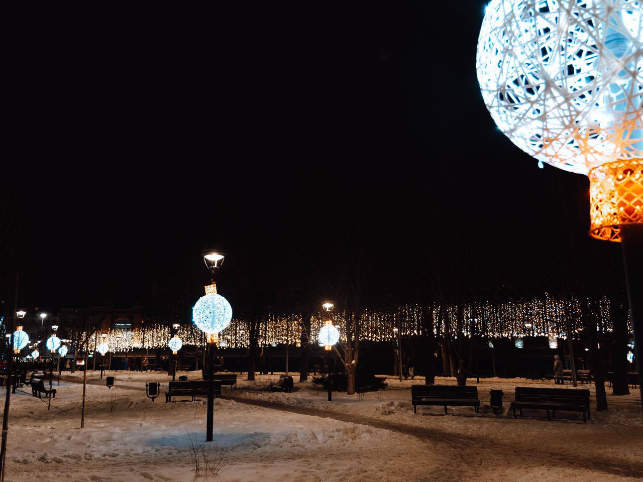 Время огней и тихого счастья Время огней и тихого счастья