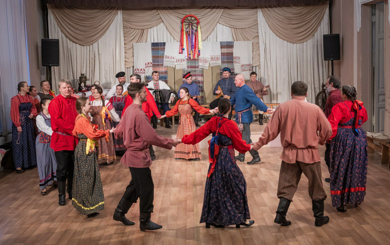 85-летняя певица исполнила частушки в честь юбилея Саратовского областного Дома работников искусств 85-летняя певица исполнила частушки в честь юбилея Саратовского областного Дома работников искусств