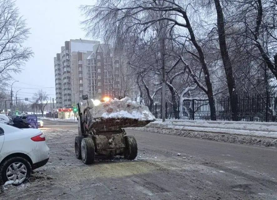 Без перерыва и выходных: ликвидация последствий снегопада ведется круглосуточно Без перерыва и выходных: ликвидация последствий снегопада ведется круглосуточно