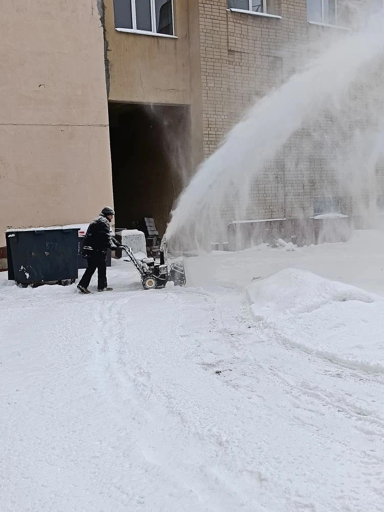 Сегодня все коммунальные службы города работают в усиленном режиме из-за снегопада Сегодня все коммунальные службы города работают в усиленном режиме из-за снегопада