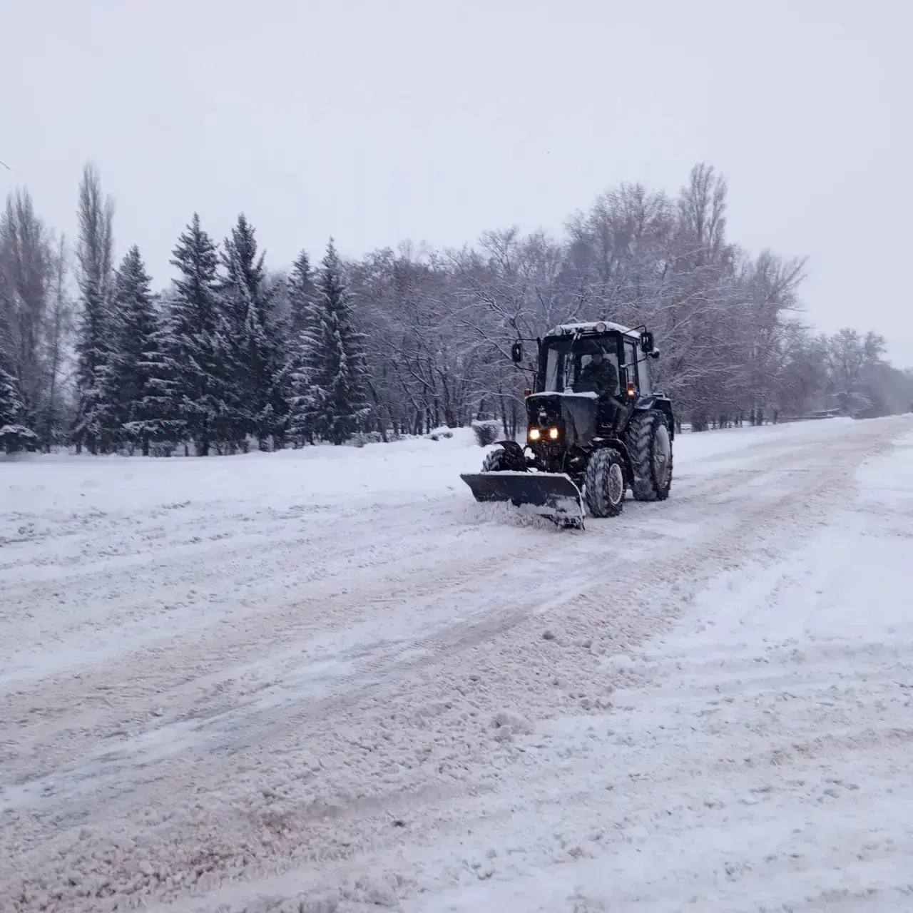С последствиями снегопада борются в сельских поселениях Энгельсского района С последствиями снегопада борются в сельских поселениях Энгельсского района