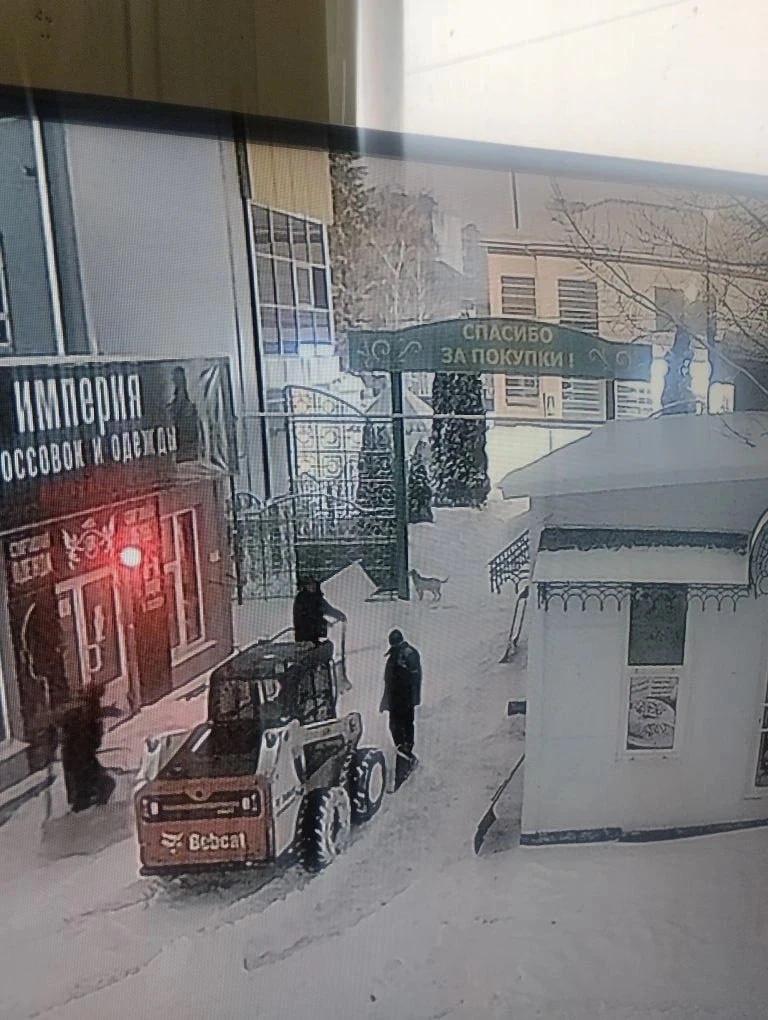 Сегодня все коммунальные службы города работают в усиленном режиме из-за снегопада Сегодня все коммунальные службы города работают в усиленном режиме из-за снегопада