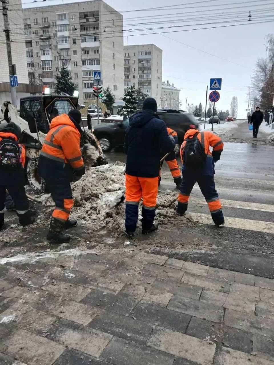 Провел совещание с главами районов и руководителями коммунальных служб — все службы работают в круглосуточном режиме Провел совещание с главами районов и руководителями коммунальных служб — все службы работают в круглосуточном режиме
