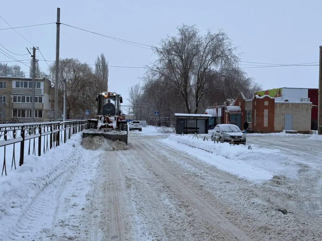 С последствиями снегопада борются в сельских поселениях Энгельсского района С последствиями снегопада борются в сельских поселениях Энгельсского района