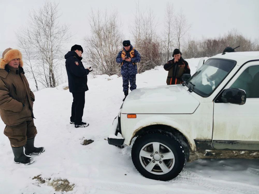 В Балаково прошел очередной рейд по безопасности на водных объектах В Балаково прошел очередной рейд по безопасности на водных объектах