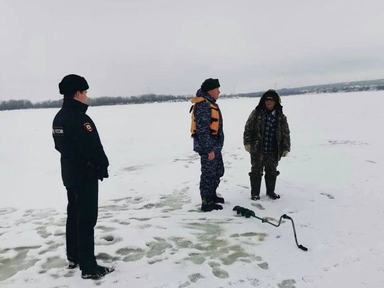 Представители полиции стали участниками профилактического рейда Представители полиции стали участниками профилактического рейда