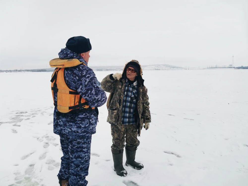 Представители полиции стали участниками профилактического рейда Представители полиции стали участниками профилактического рейда