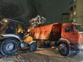 В течение ночи коммунальные службы города выполняют уборку снега