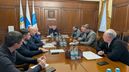 Провёл оперативное совещание с главами районов и руководителями коммунальных служб по подготовке к ожидаемому снегопаду