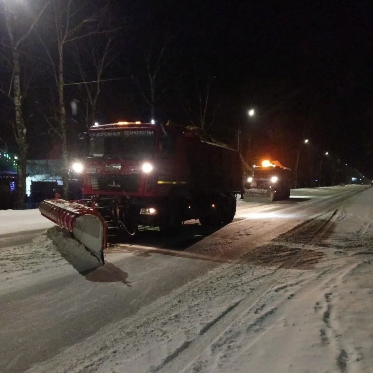 При необходимости областные дорожники готовы задействовать порядка 900 единиц спецтехники на уборку дорог регионального значения