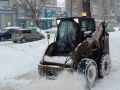 Коммунальные службы продолжают очищать города от снега и наледи