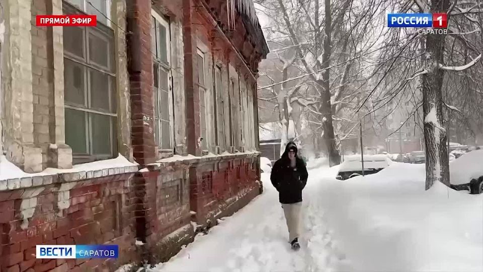 10-балльные пробки и заснеженные тротуары – все это последствия мощнейшего циклона, который пришел в регион еще вечером воскресенья