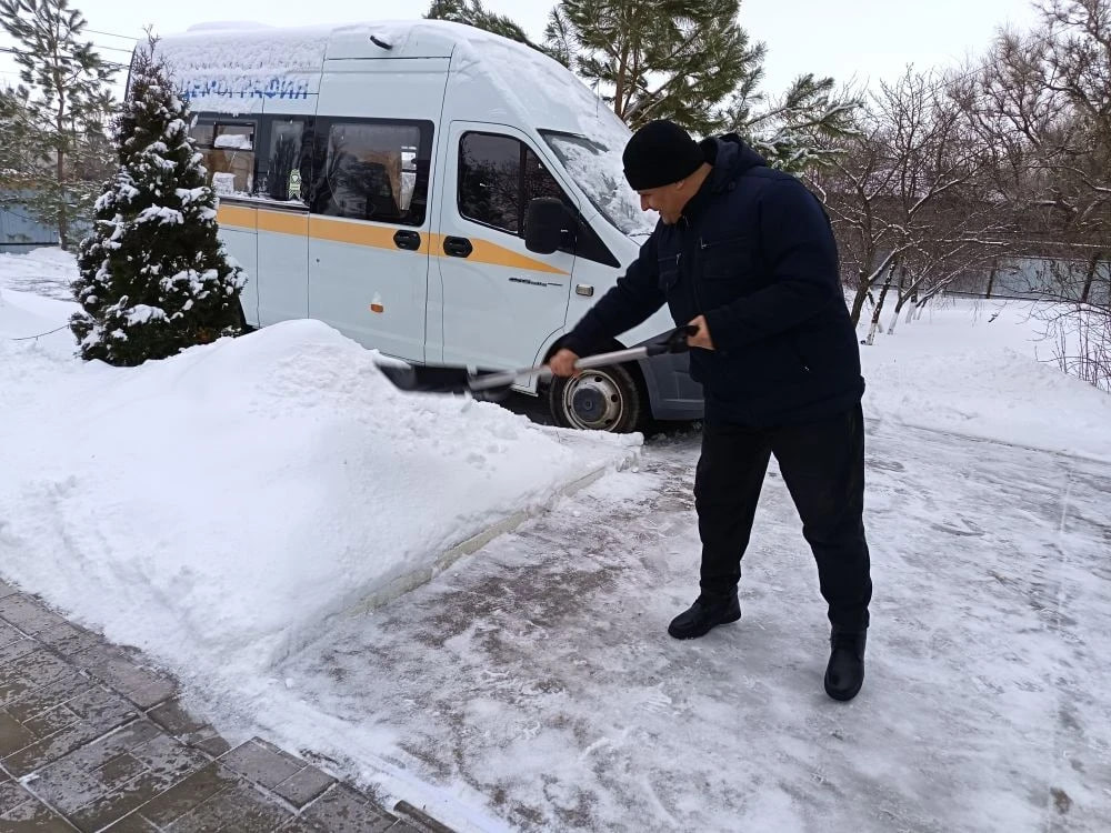 Территории социозащитных учреждений оперативно расчищаются от снега Территории социозащитных учреждений оперативно расчищаются от снега