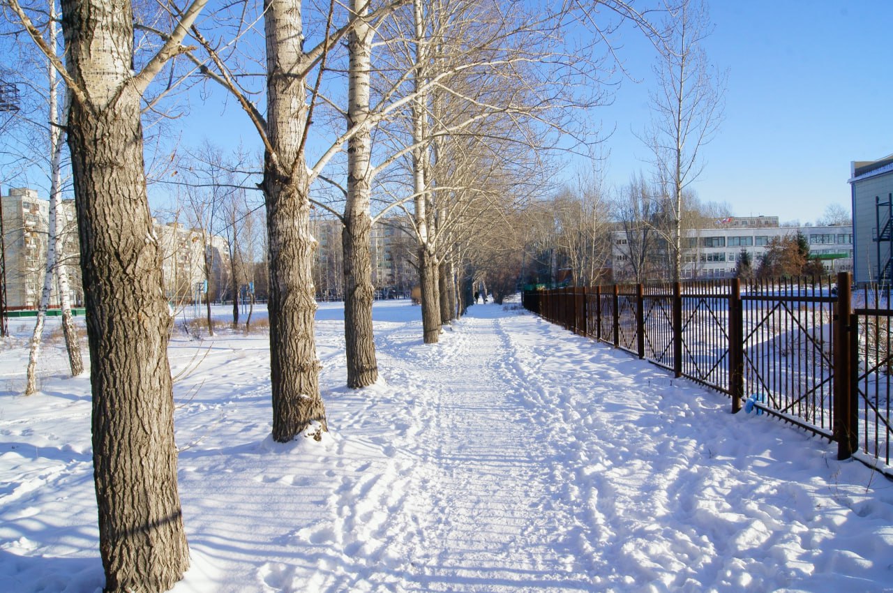 Работы по очистке территорий образовательных учреждений от снега продолжаются Работы по очистке территорий образовательных учреждений от снега продолжаются