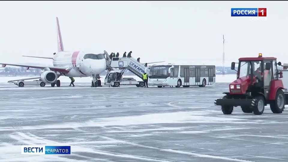 В штатном режиме в условиях сильного снегопада работает аэропорт Гагарин