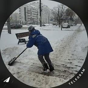 Посмотрим за уборкой в скверах