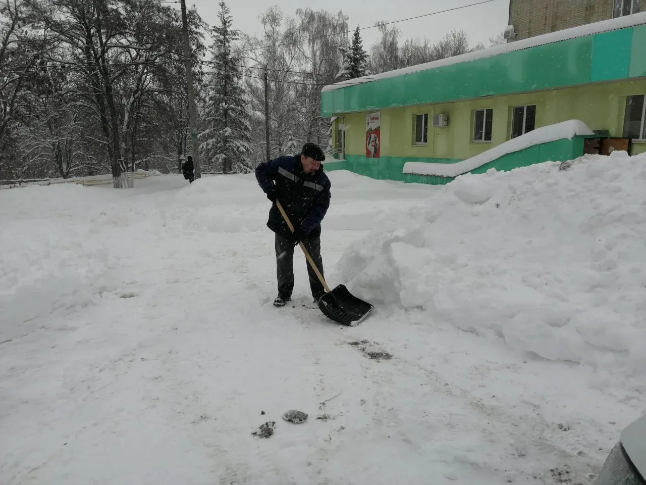 Территории социозащитных учреждений оперативно расчищаются от снега Территории социозащитных учреждений оперативно расчищаются от снега