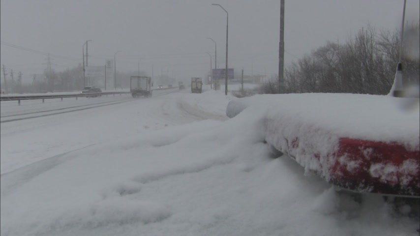 В регионе продолжается мощный снегопад