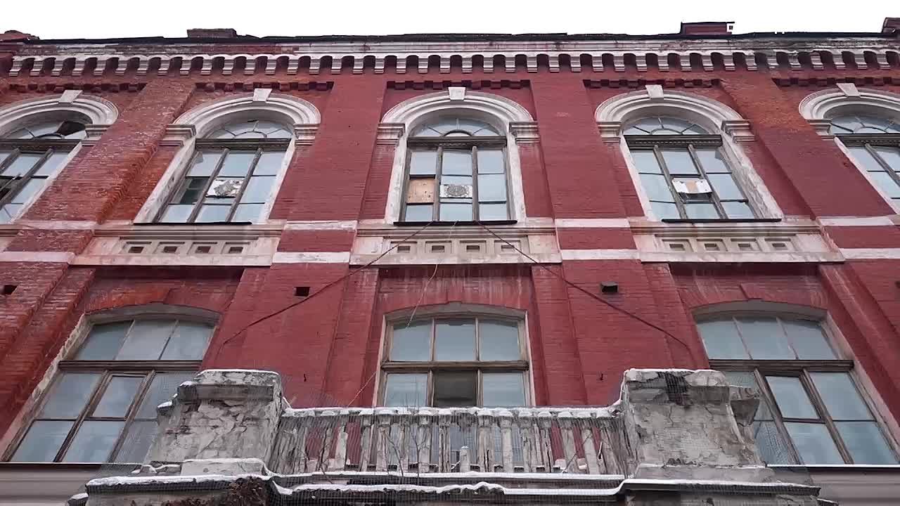 Володин: в Саратове необходимо спасать здание бывшего авиационного техникума