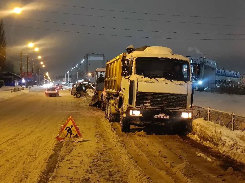 Роман Бусаргин: На сегодняшнее утро на территории Саратовской области обеспечен проезд по всем трассам и дорогам Роман Бусаргин: На сегодняшнее утро на территории Саратовской области обеспечен проезд по всем трассам и дорогам