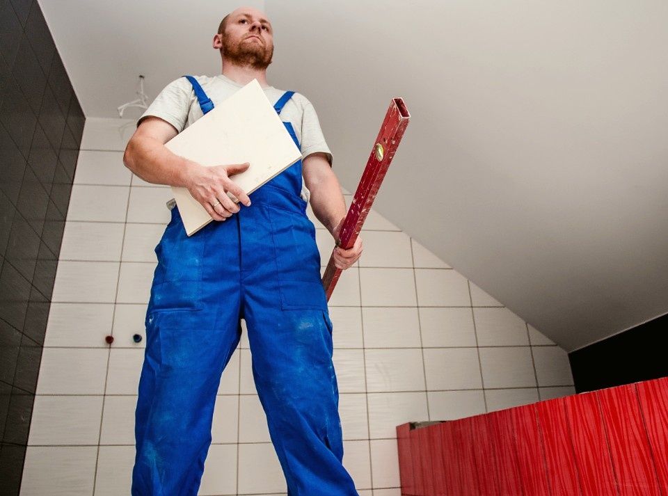 Почему стоит избегать нелегальных подрядчиков при ремонте квартиры