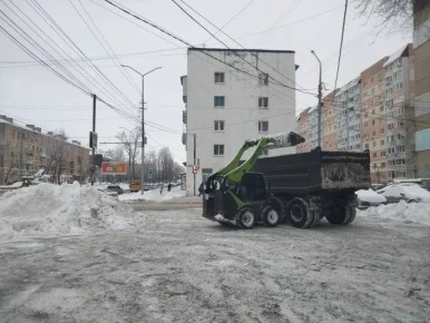 Продолжаются мероприятия по уборке города от снега и наледи