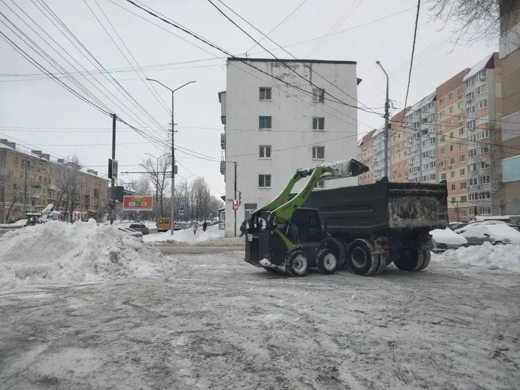 Продолжаются мероприятия по уборке города от снега и наледи