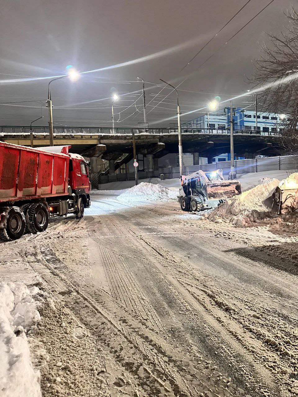 Роман Бусаргин: На сегодняшнее утро на территории Саратовской области обеспечен проезд по всем трассам и дорогам Роман Бусаргин: На сегодняшнее утро на территории Саратовской области обеспечен проезд по всем трассам и дорогам