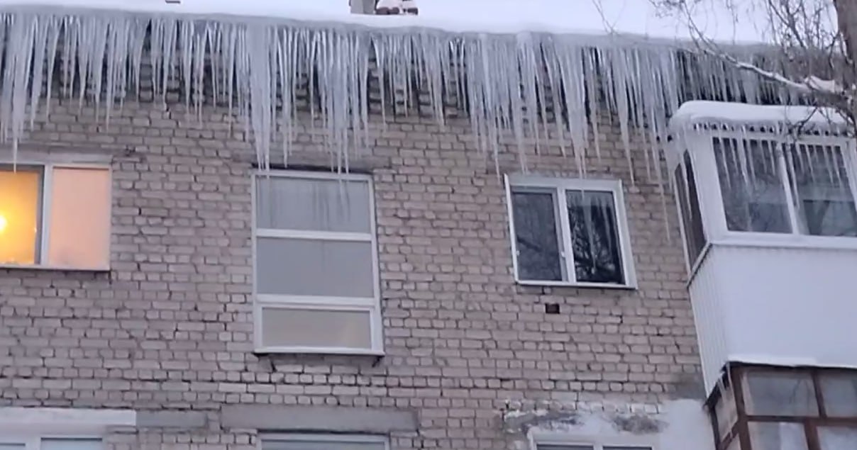 Снег, сосульки, гололед: за плохую уборку снега "управляшки" и ТСЖ могут штрафовать до 300 тыс Снег, сосульки, гололед: за плохую уборку снега "управляшки" и ТСЖ могут штрафовать до 300 тыс