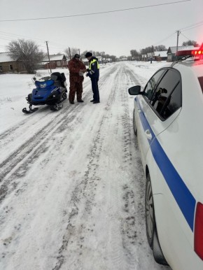 В двух районах области проверили водителей снегоходов