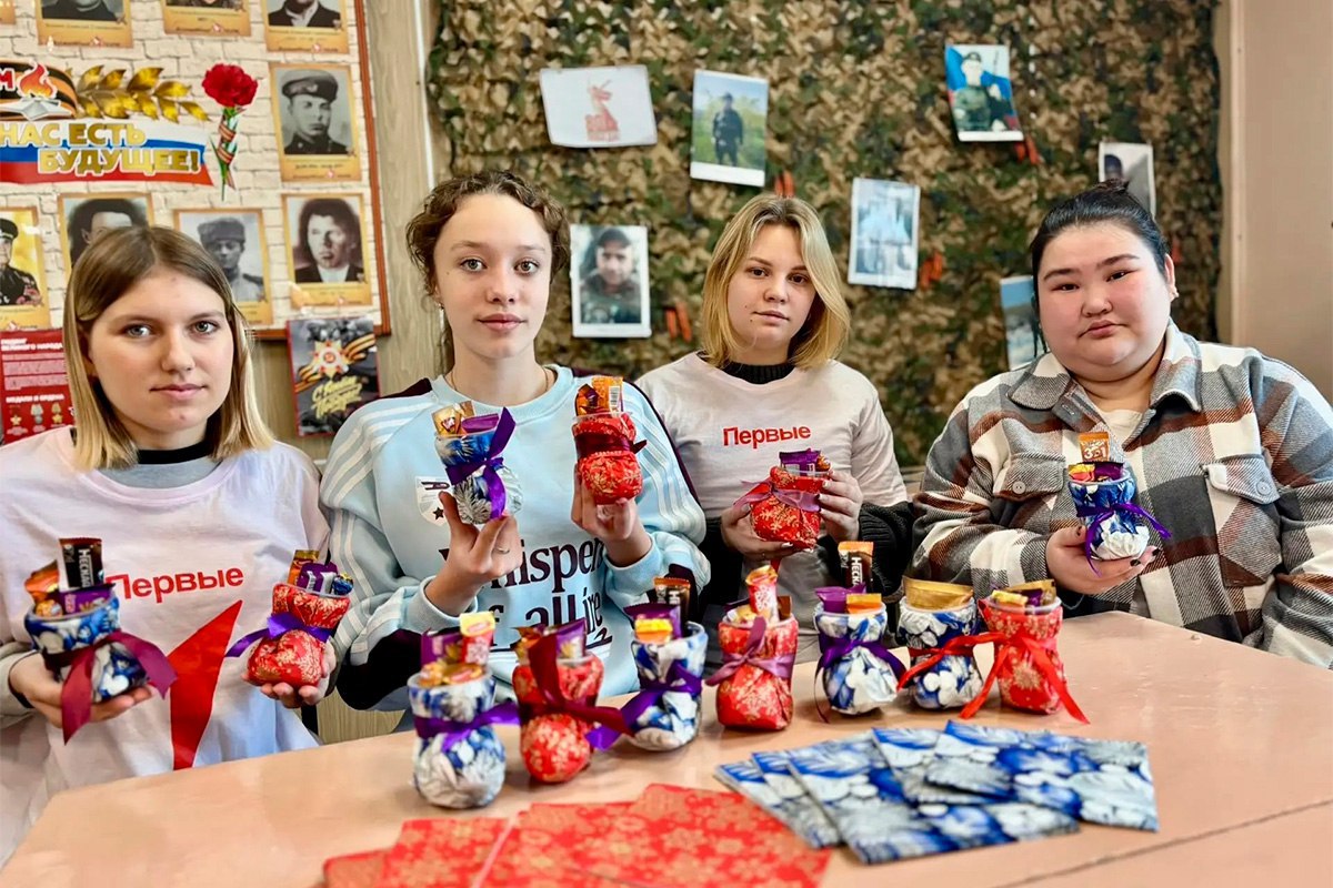 Лицеисты из Саратовской области собрали посылку для военнослужащих Лицеисты из Саратовской области собрали посылку для военнослужащих