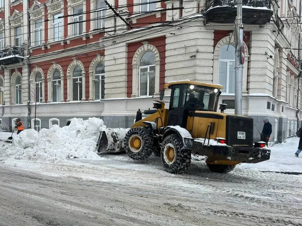 Продолжаются мероприятия по уборке города от снега и наледи