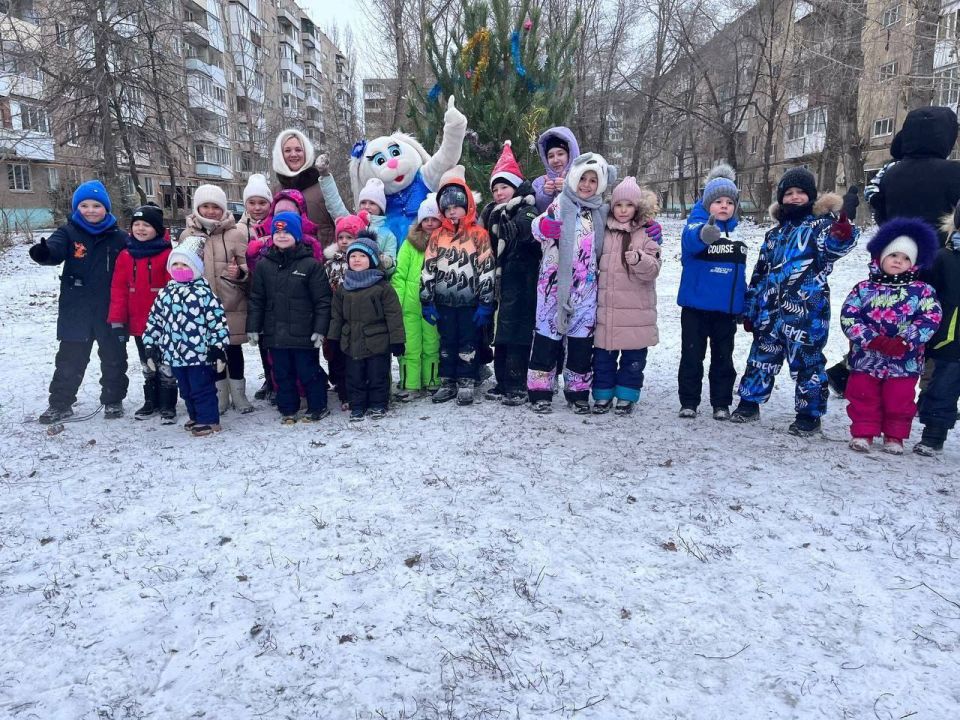 В Энгельсе этой зимой сказка заглянула не только в дома, но и во дворы