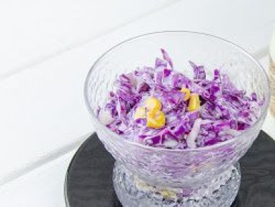 Вкусная находка: салат из красной капусты с кукурузой