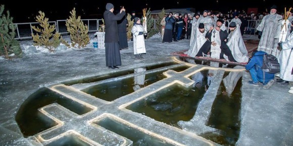 Жители Саратовской области празднуют Крещение Господне