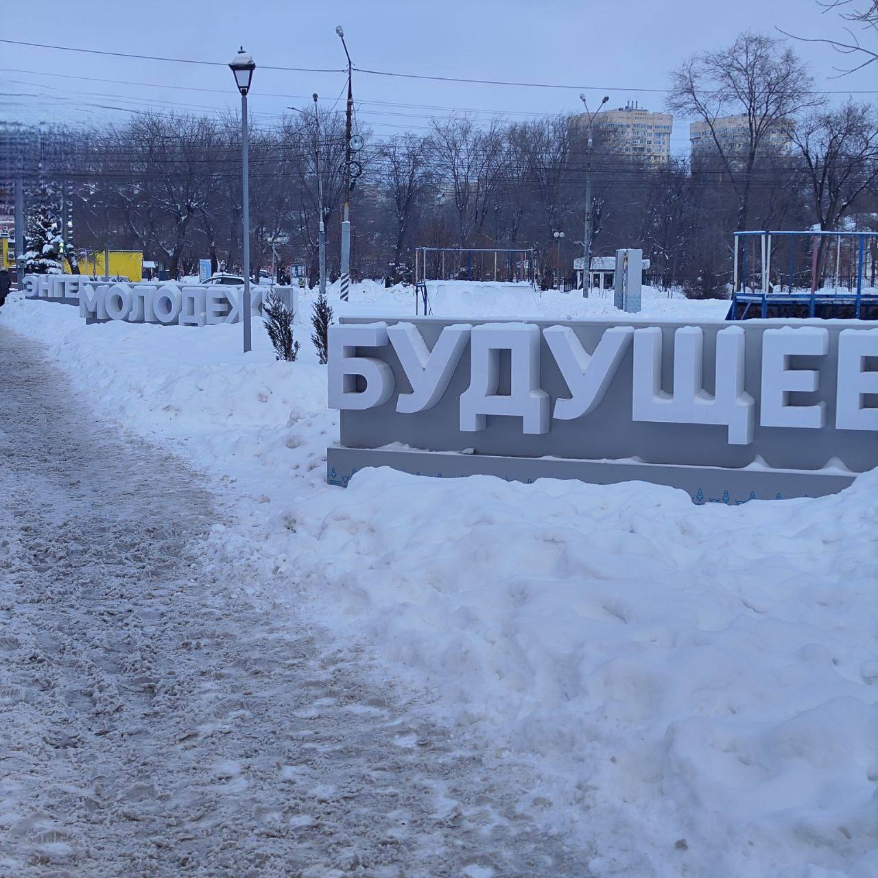 Энгельсские госавтоинспекторы и представители регионального отделения «Молодая Гвардия» провели профилактическую акцию «Заметный пешеход!» Энгельсские госавтоинспекторы и представители регионального отделения «Молодая Гвардия» провели профилактическую акцию «Заметный пешеход!»