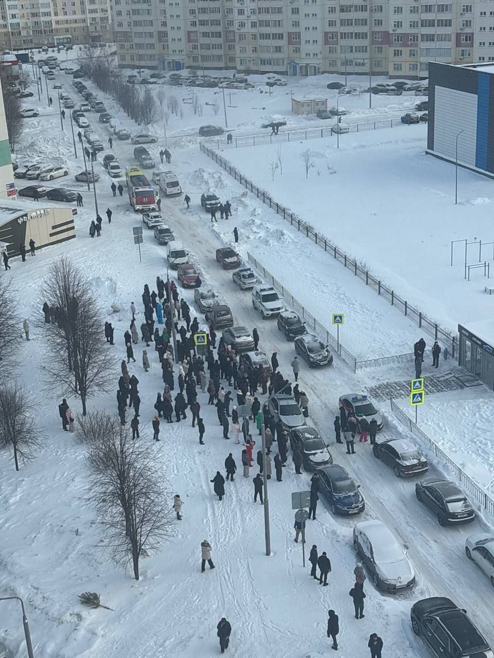 14-летний подросток с ножом ворвался в лицей и напал на охранницу 14-летний подросток с ножом ворвался в лицей и напал на охранницу