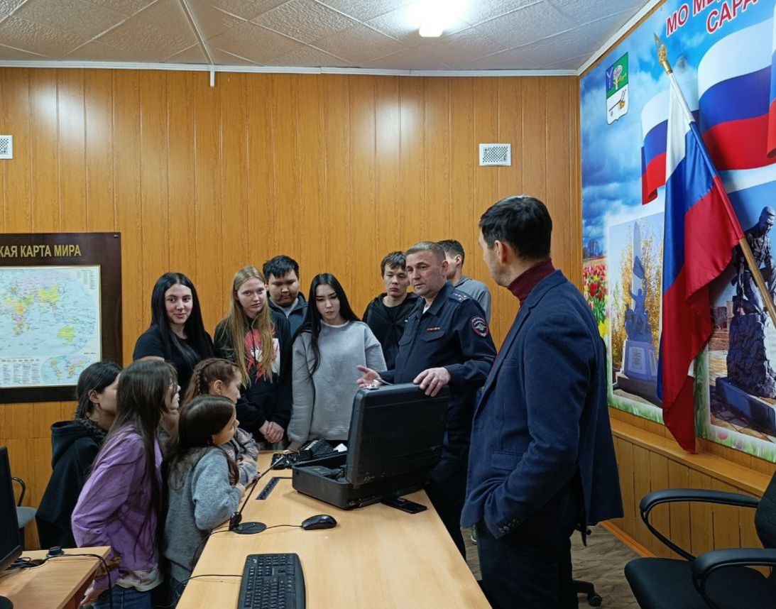 Полицейские Новоузенска присоединились к всероссийской акции #СтуденческийДесант Полицейские Новоузенска присоединились к всероссийской акции #СтуденческийДесант