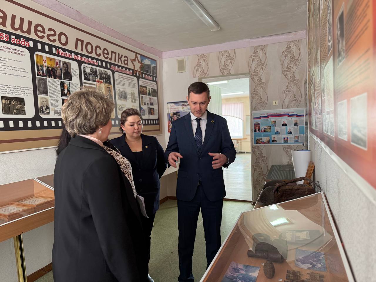 В ходе объезда муниципальных образований посетил несколько сельских школ В ходе объезда муниципальных образований посетил несколько сельских школ