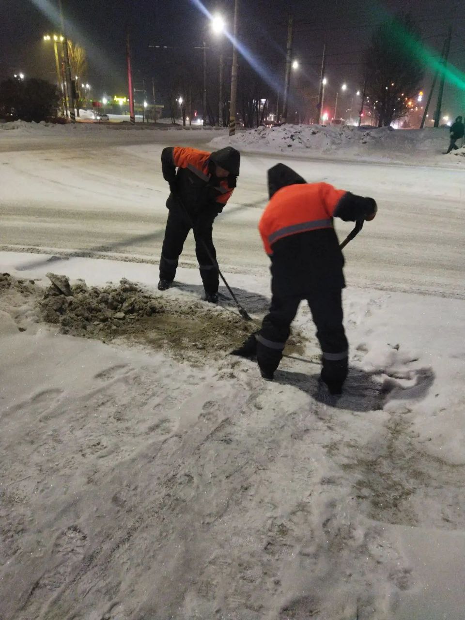 Коммунальные службы работают в усиленном режиме Коммунальные службы работают в усиленном режиме