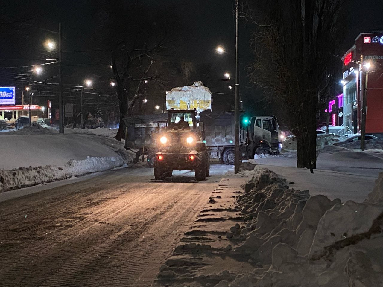 На региональных дорогах сегодня работало 189 единиц снегоуборочной техники На региональных дорогах сегодня работало 189 единиц снегоуборочной техники